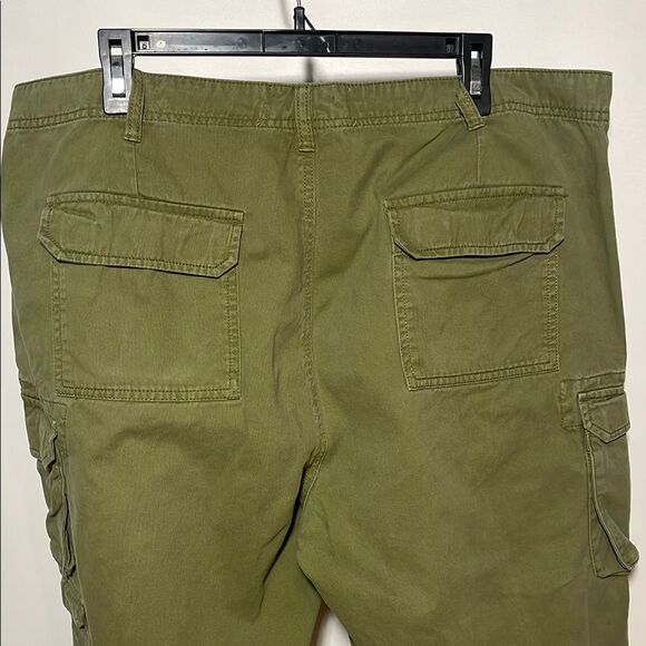 Olive Green Cargo Shorts with Durable Fabric - Picture 6 of 9
